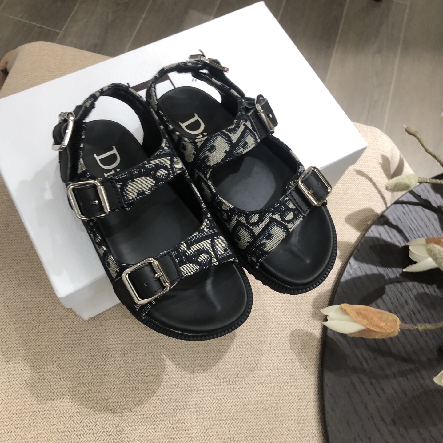 Children's shoes child
